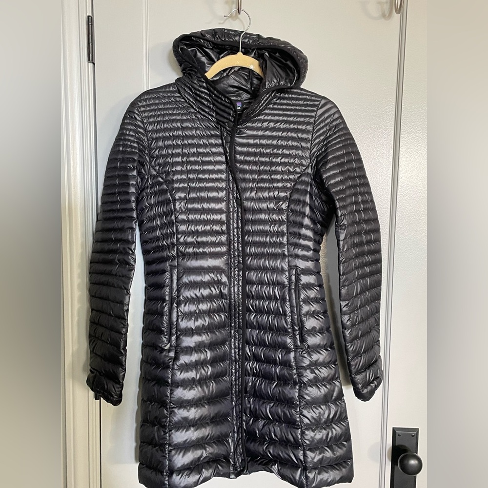 Patagonia women’s black puffer car coat.